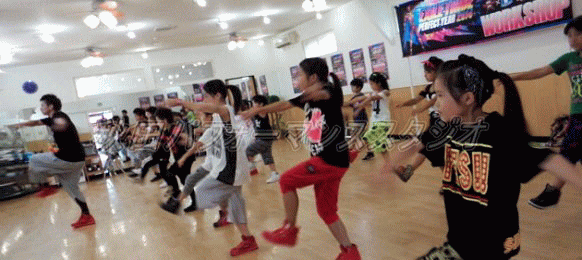 �H�c�p�t�H�[�}���X�X�^�W�I�iA.P.Studios�j�̃g�b�v�ʐ^�ł��B���Kyoga�E���[�V�[�_�b�g���E�N���V�b�N�o���G�E�W���Y�_���X�E�X�g���[�g�_���X�E�q�b�v�z�b�v�E�u���C�N�_���X�E�G�A���r�N�X�E�L�b�N�{�N�V���O�E���Ɍ��E�C���̑��E�E�F�[�u�X�g���b�`�E�t���[���[�V�[�E�~�S���EZUMBA�E�Y���o�t�B�b�g�l�X�E�J���`���[�X�N�[���H�c