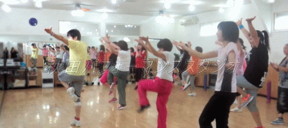 �H�c�p�t�H�[�}���X�X�^�W�I�iA.P.Studios�j�̃g�b�v�ʐ^�ł��B���Kyoga�E���[�V�[�_�b�g���E�N���V�b�N�o���G�E�W���Y�_���X�E�X�g���[�g�_���X�E�q�b�v�z�b�v�E�u���C�N�_���X�E�G�A���r�N�X�E�L�b�N�{�N�V���O�E���Ɍ��E�C���̑��E�E�F�[�u�X�g���b�`�E�t���[���[�V�[�E�~�S���EZUMBA�E�Y���o�t�B�b�g�l�X�E�J���`���[�X�N�[���H�c