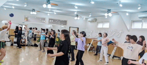 �H�c�p�t�H�[�}���X�X�^�W�I�iA.P.Studios�j�̃g�b�v�ʐ^�ł��B���Kyoga�E���[�V�[�_�b�g���E�N���V�b�N�o���G�E�W���Y�_���X�E�X�g���[�g�_���X�E�q�b�v�z�b�v�E�u���C�N�_���X�E�G�A���r�N�X�E�L�b�N�{�N�V���O�E���Ɍ��E�C���̑��E�E�F�[�u�X�g���b�`�E�t���[���[�V�[�E�~�S���EZUMBA�E�Y���o�t�B�b�g�l�X�E�J���`���[�X�N�[���H�c